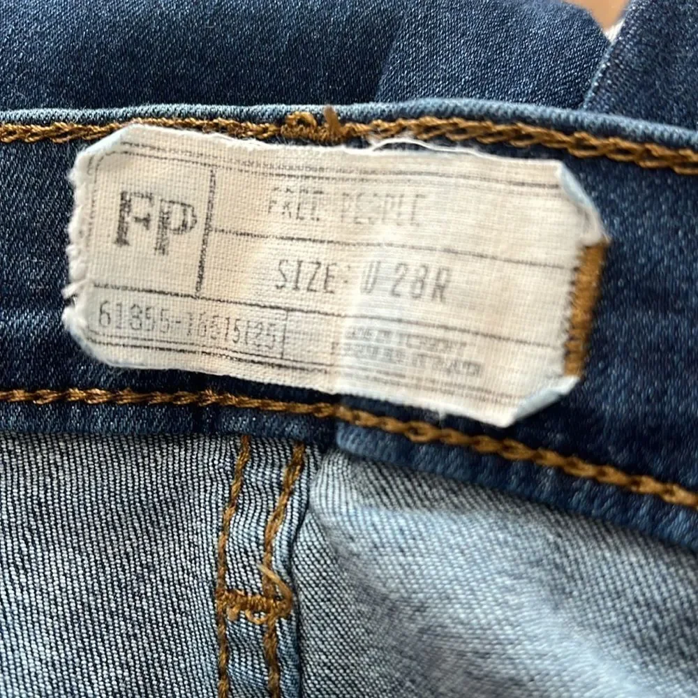 Free People skinny distressed jeans. Size 28R